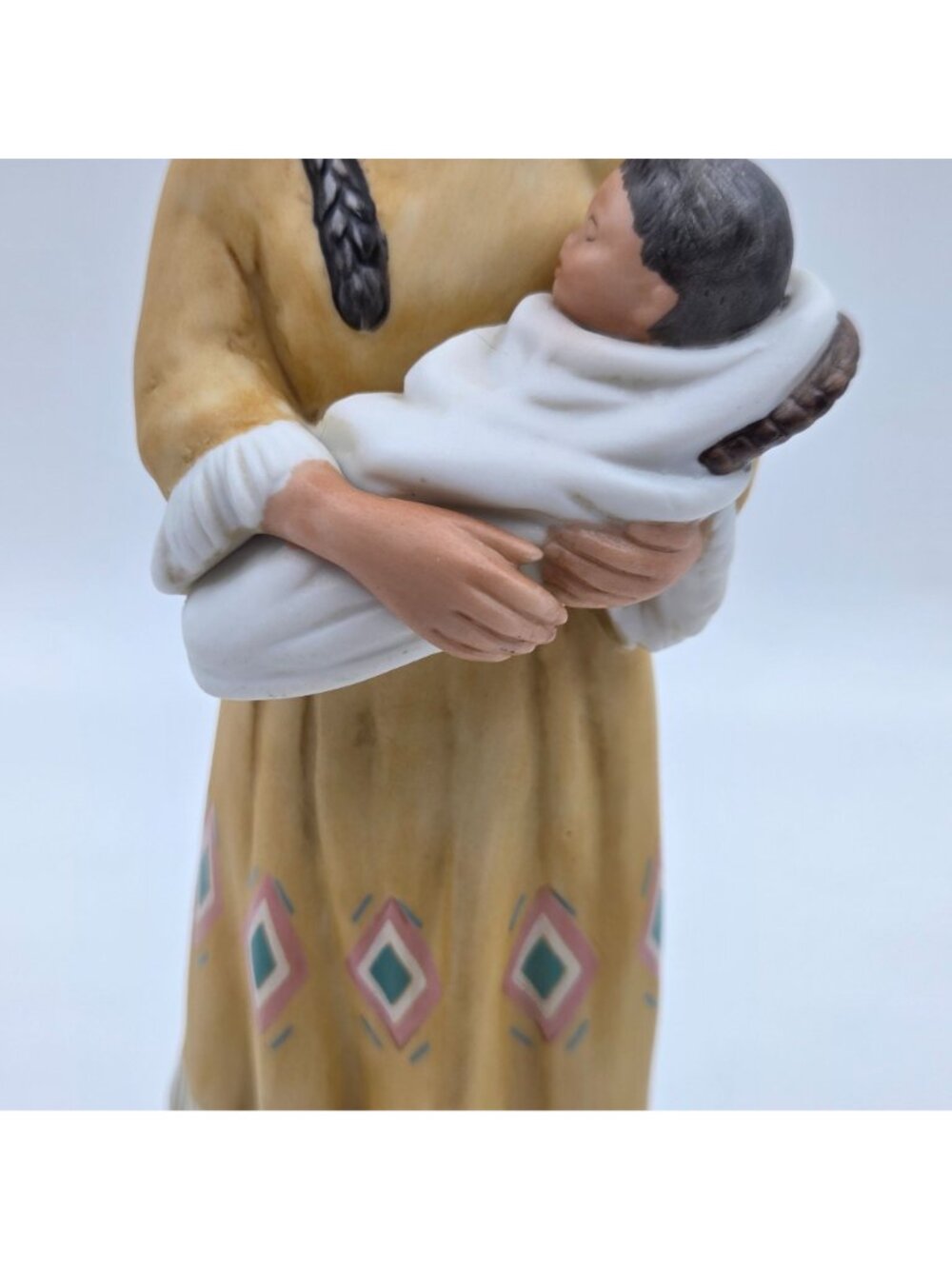 Homco Native American Woman Holding Baby Figurine #1447 Porcelain 1990s - Picture 8 of 14